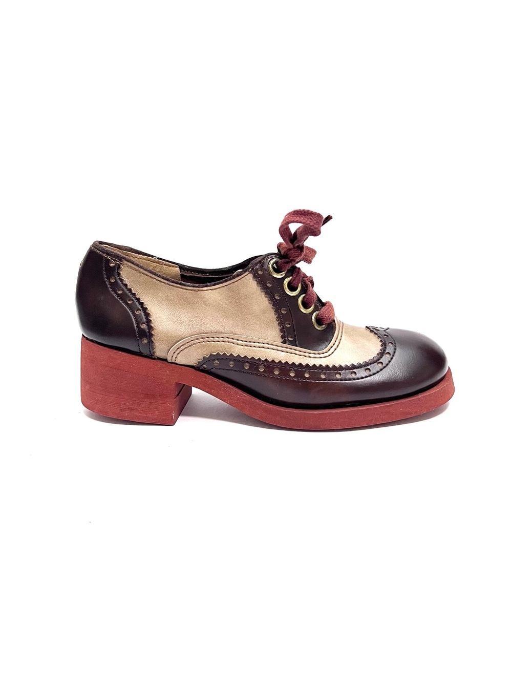 Vintage 1960s deadstock women's brown vegan leather wingtip brogue oxfords